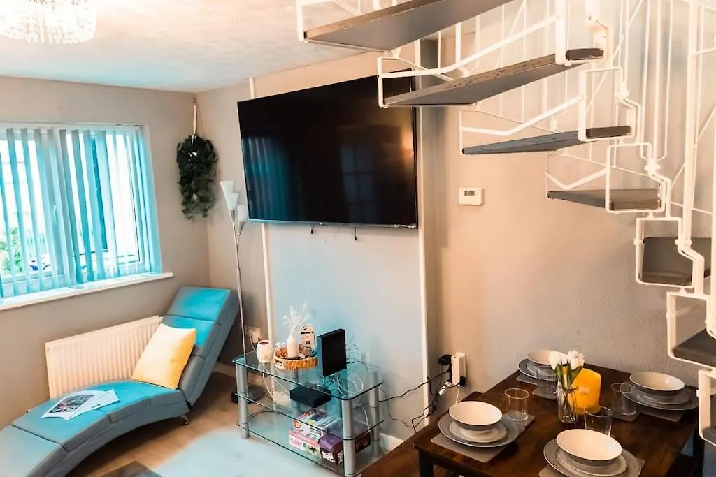Holiday home Elegant 2 Bed With Hot Tub And A Host Of Amenities Villa Liverpool United Kingdom