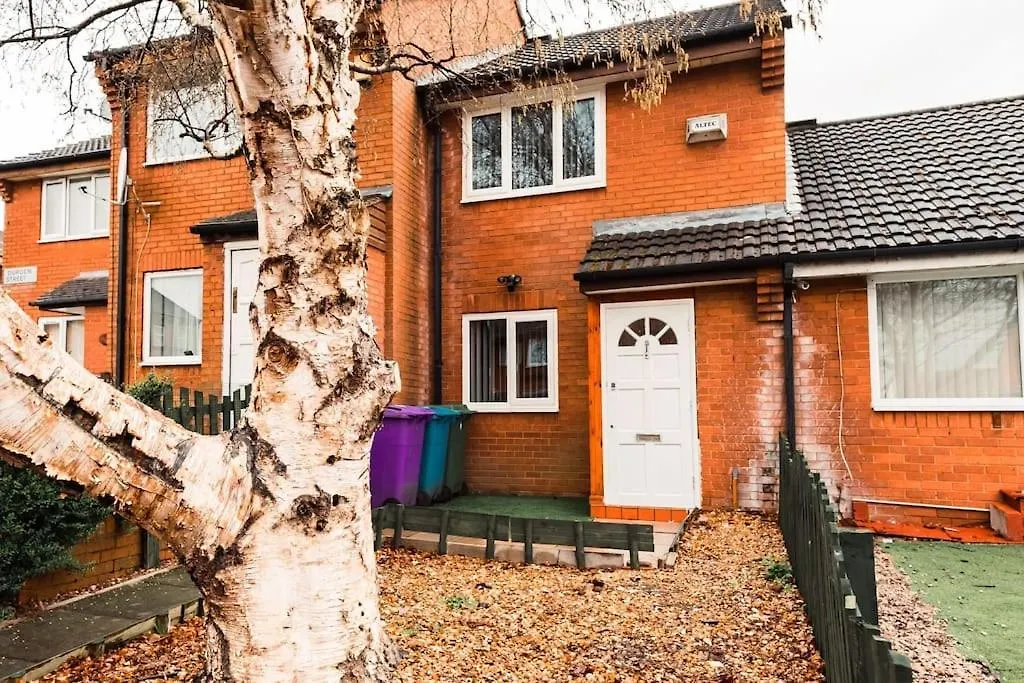 Holiday home Elegant 2 Bed With Hot Tub And A Host Of Amenities Villa Liverpool