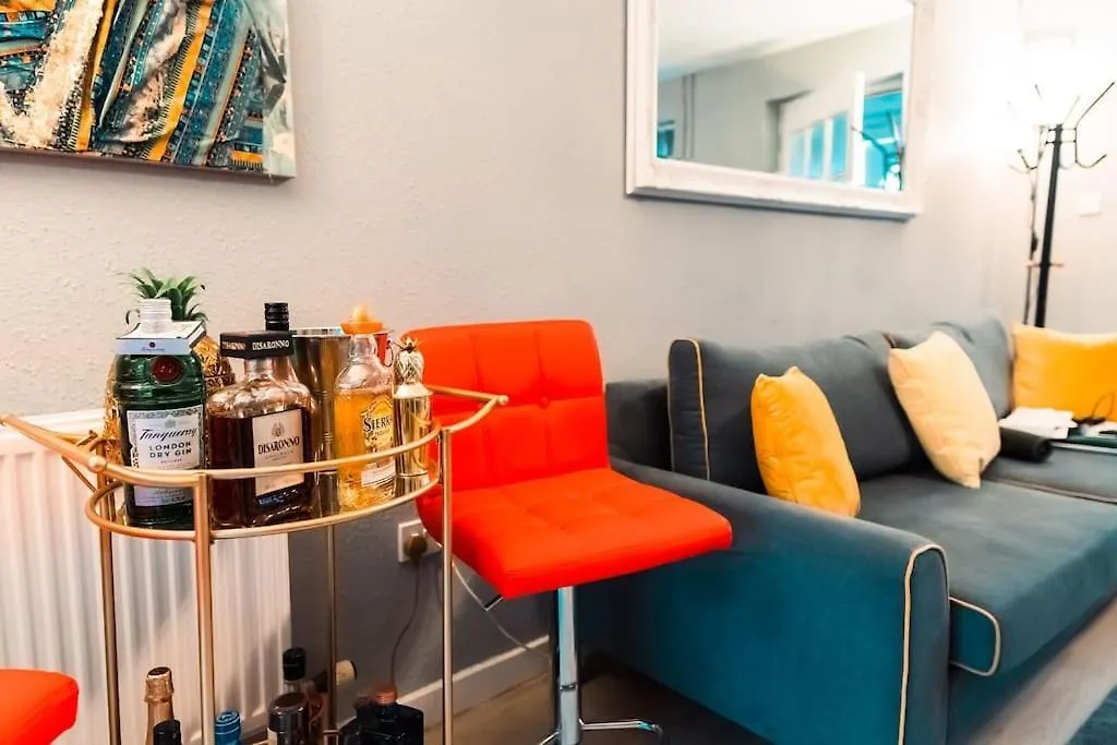 Villa Elegant 2 Bed With Hot Tub And A Host Of Amenities Liverpool Ferienhaus
