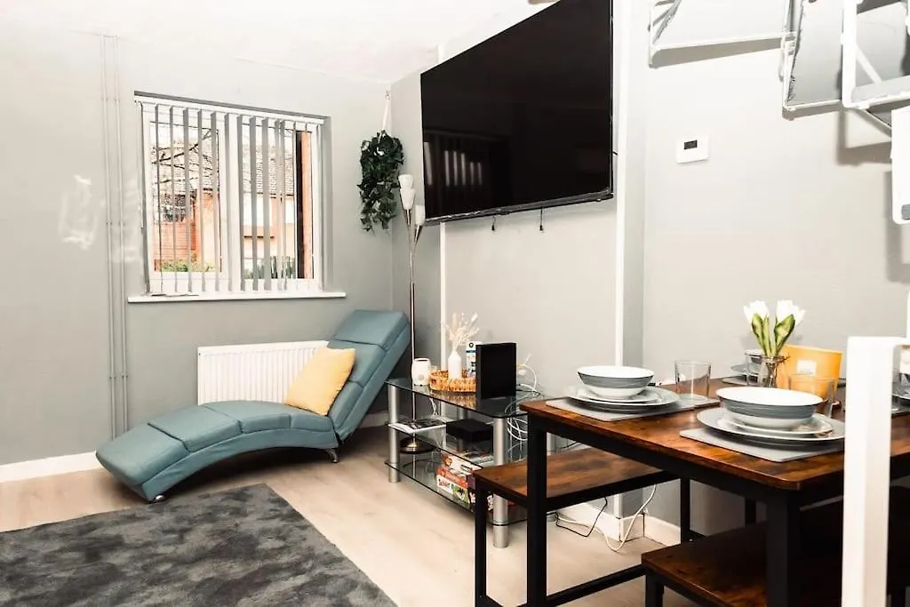 Tatil Evi Elegant 2 Bed With Hot Tub And A Host Of Amenities Villa Liverpool