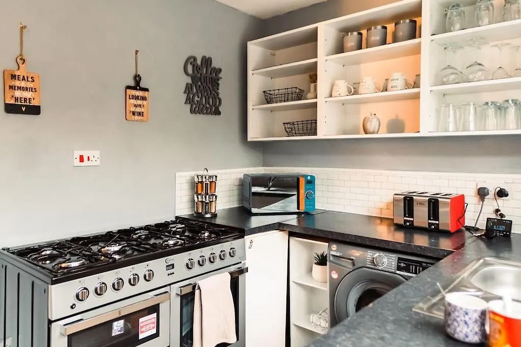 Elegant 2 Bed With Hot Tub And A Host Of Amenities Villa Liverpool