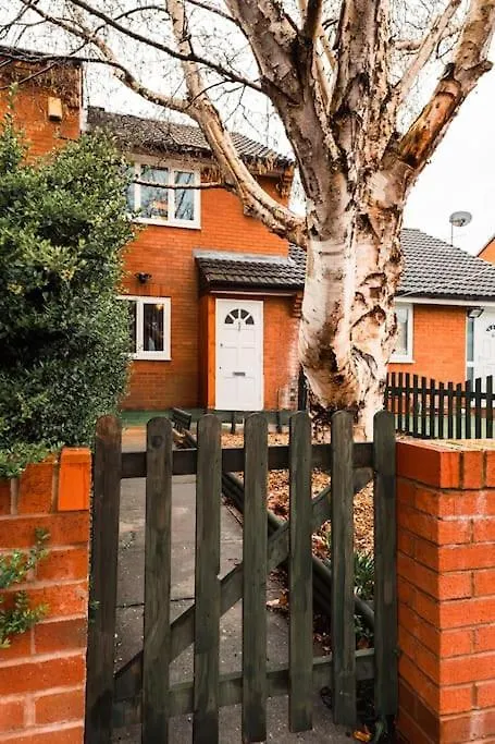 Holiday home Elegant 2 Bed With Hot Tub And A Host Of Amenities Villa Liverpool