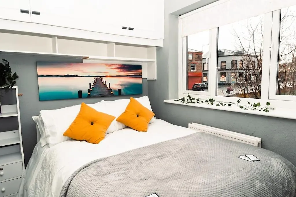 Elegant 2 Bed With Hot Tub And A Host Of Amenities Villa Liverpool United Kingdom